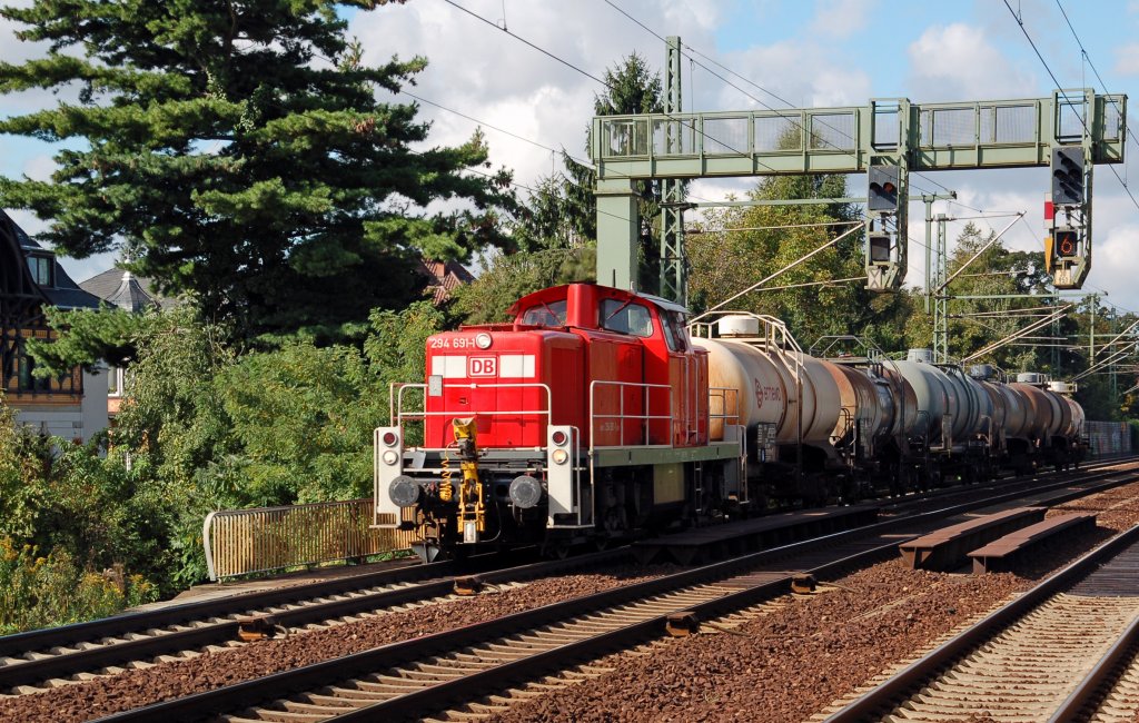 294 691 zieht am 30.09.10 eine bergabe durch Dresden-Strehlen Richtung Bad Schandau.