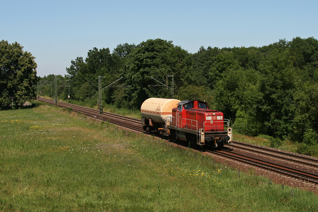 294 712 mit einer extra langen bergabe nach Mnchen Nord am 09.07.2010 bei Feldmoching.