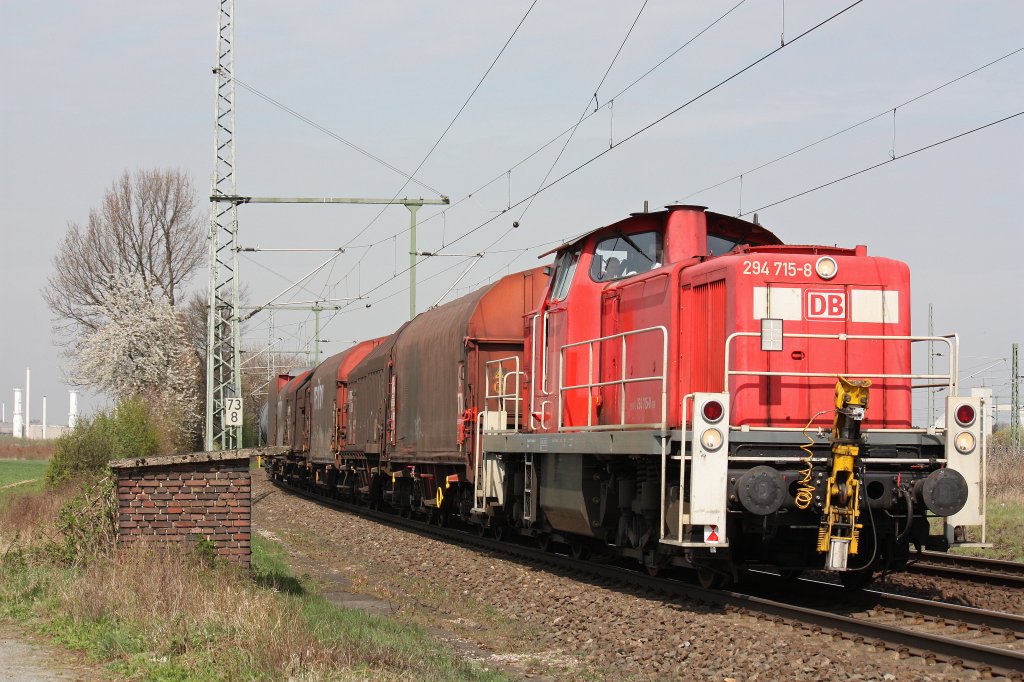294 715 fuhr am 3.4.12 mit einem gemischten Gterzug durch Porz Wahn.