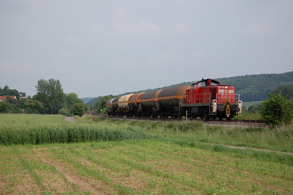 294 718-2 durchfuhr am 07.06.2010 mit dem FZT 54359 Herste - Paderborn Gbf die Feldmark zwischen Istrup und dem ehem. Hp Herste. Gru an den Tf.