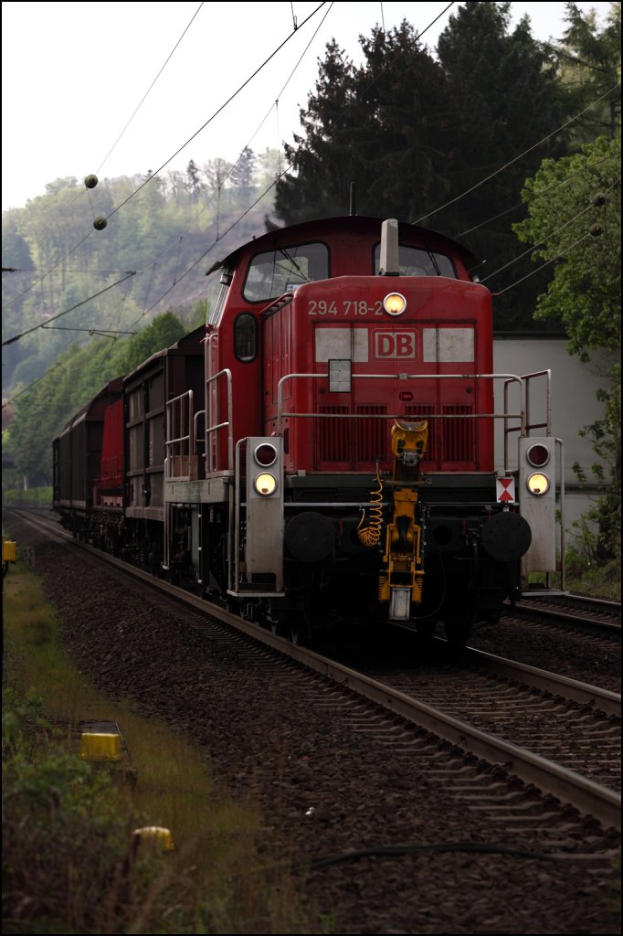 294 718 hat in Hohenlimburg einen Anschluss bedient und ist nun auf dem Rckweg nach Schwerte(Ruhr). (30.04.2010)