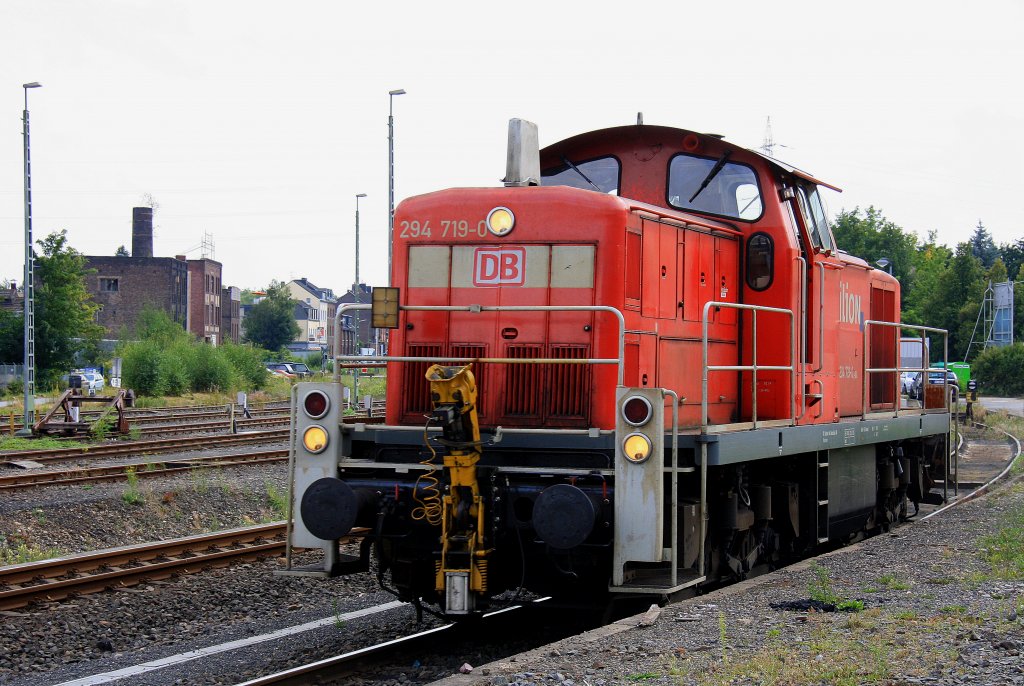 294 719-0 von DB Railion rangiert in Stolberg(Rhld)Hbf  bei 31 Grad am 21.8.2012.