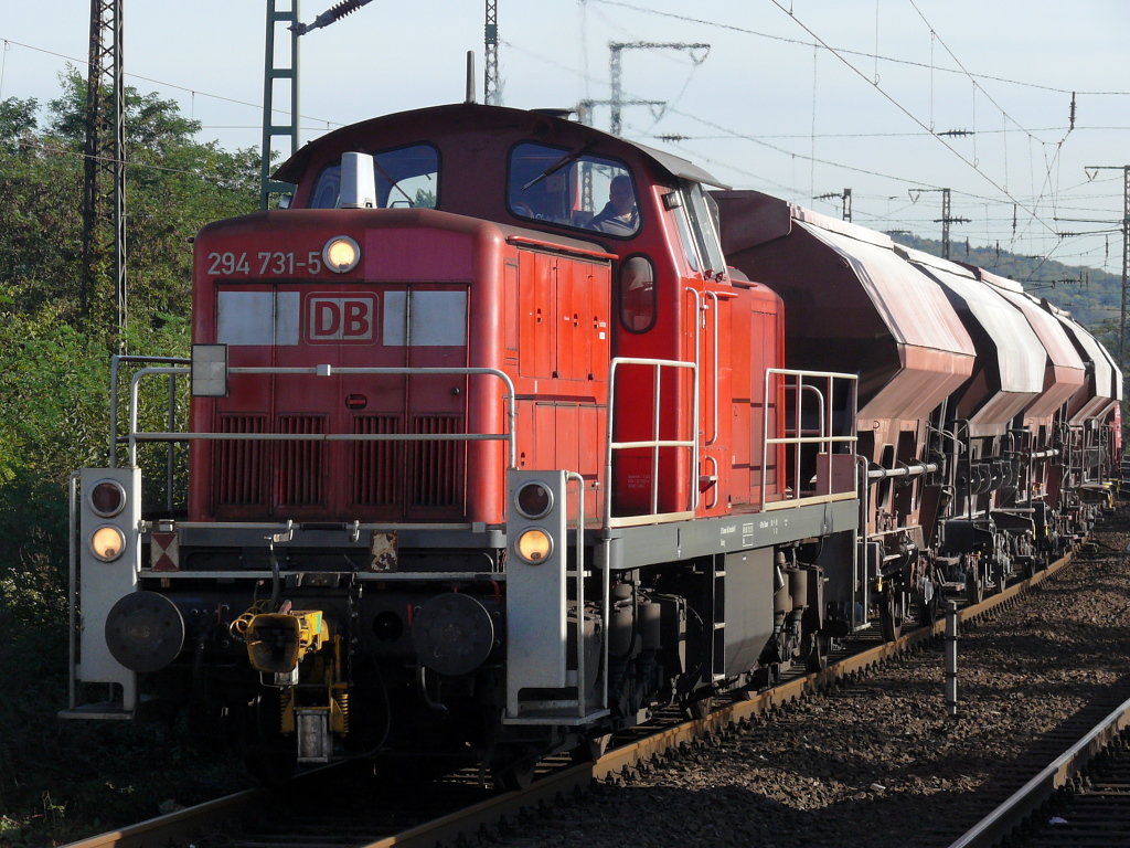 294 731-5 mit Schttgutwagen. Witten Hbf. 14.10.2011.