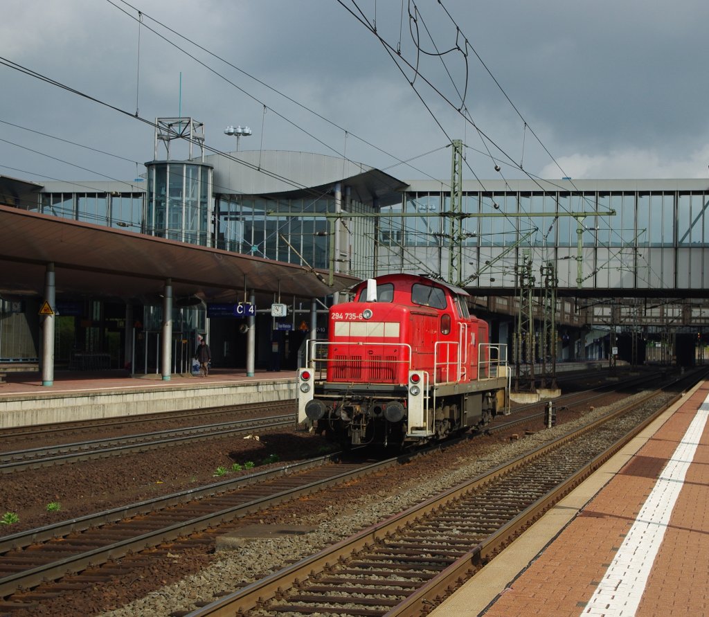 294 735-6 fhrt Lz durch Kassel Wilhelmshhe. Aufgenommen am 08.05.2010.