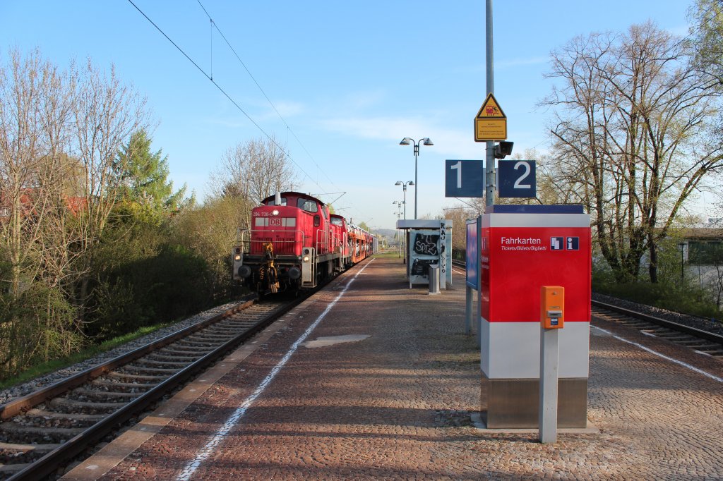 294 738-0 und eine Br 360 (geschleppt) mit der bergabe vom VW-Werk in Mosel nach Zwickau durch Zwickau Plbitz. Ein freundlichen Gru an den Tf.28.04.2012 