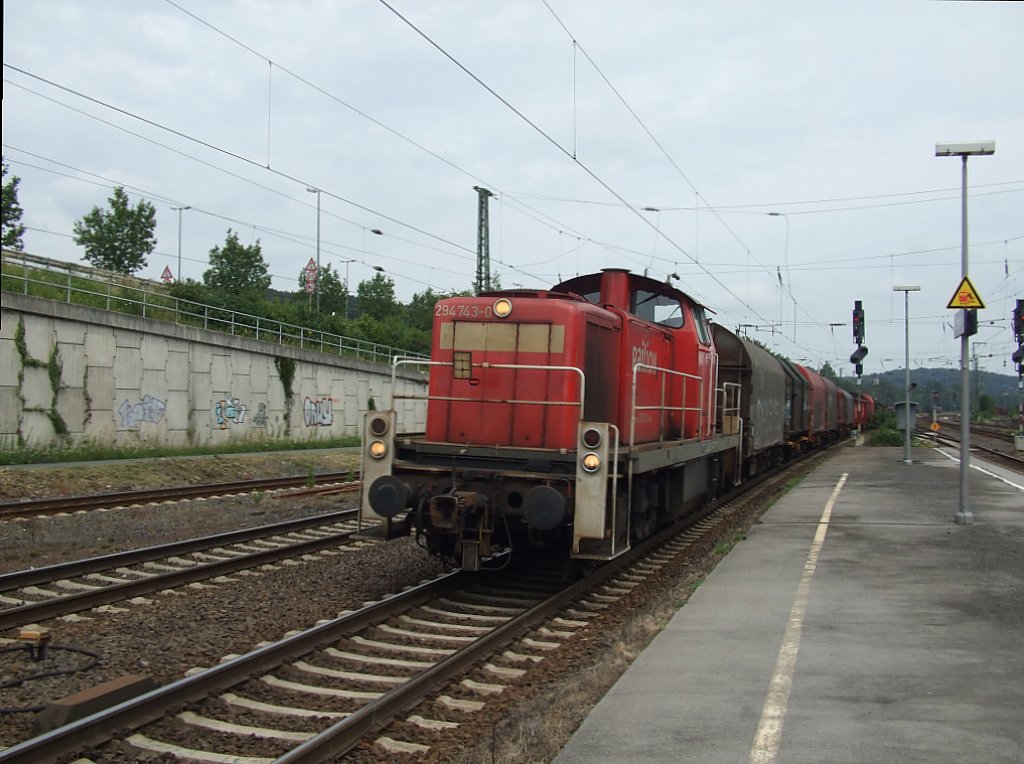 294 743-0 mit einem Gterzug in Brackwede. 29.06.2011.