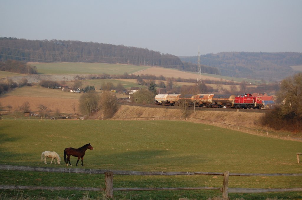 294 743-0 mit FZT 54359 Ottbergen - Paderborn Gbf, hier in den Feldern kurz vor dem ehem. Hp Hembsen.