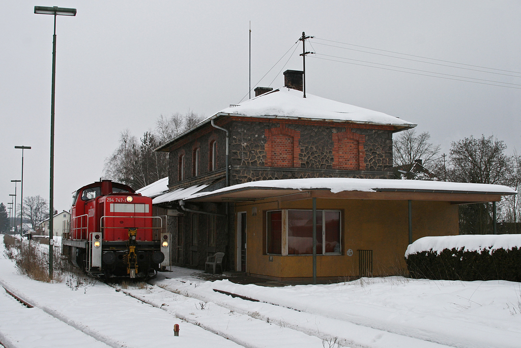 294 747 am 16.02.2010 im Bahnhof Hirschau.