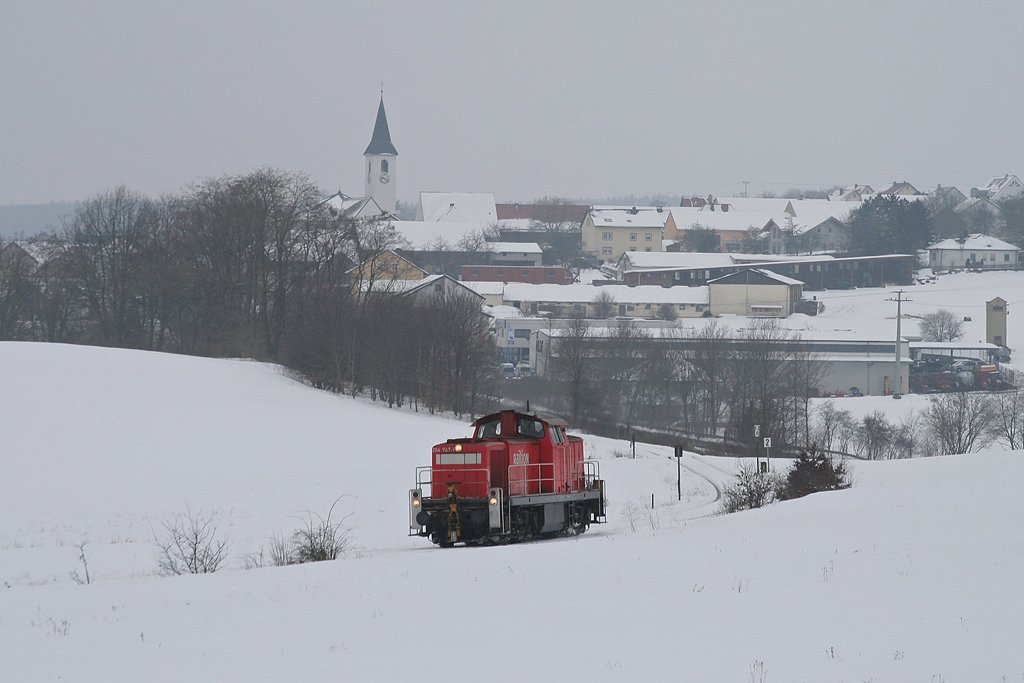 294 747 am 16.02.2010 vor der Kulisse von Gebenbach.