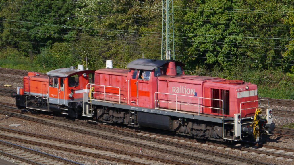 294 756-2 fährt mit der Köf 335 177-2 ins Mannheimer Betriebswerk. (28.09.12)