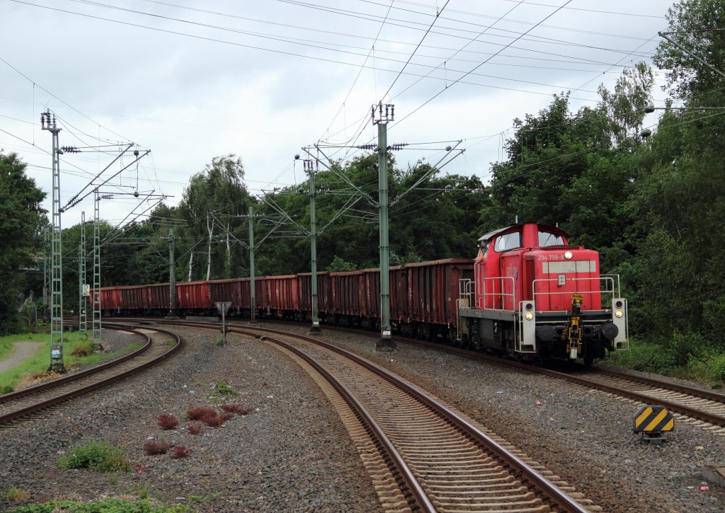 294 758-8 mit einem Eanos Ganzzug in D�sseldorf-Eller am 11.07.2012