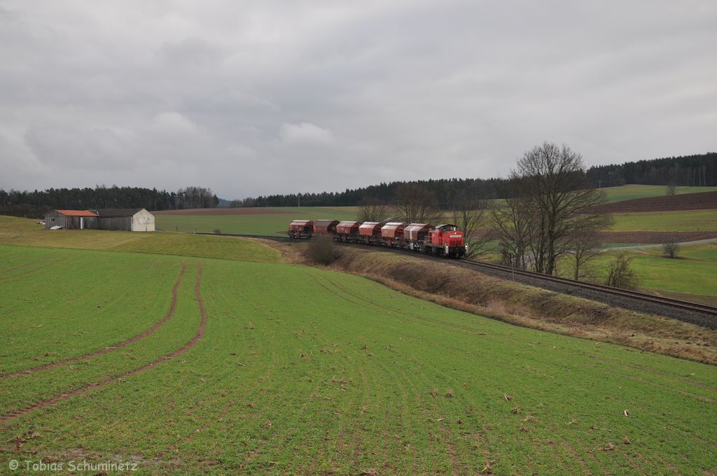 294 760 mit EK56937 am 28.12.2012 bei Burgstall (Strecke Amberg - Schnaittenbach)
