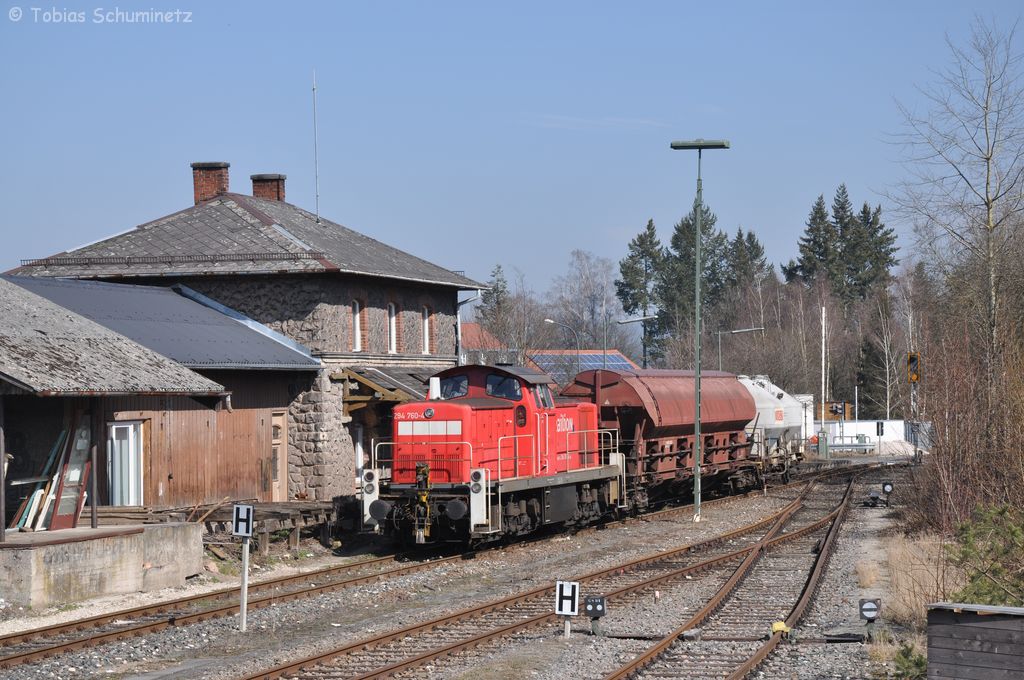 294 760 mit kurzem G�terzug am 16.03.2012 in Hirschau (Strecke Amberg-Schnaittenbach)