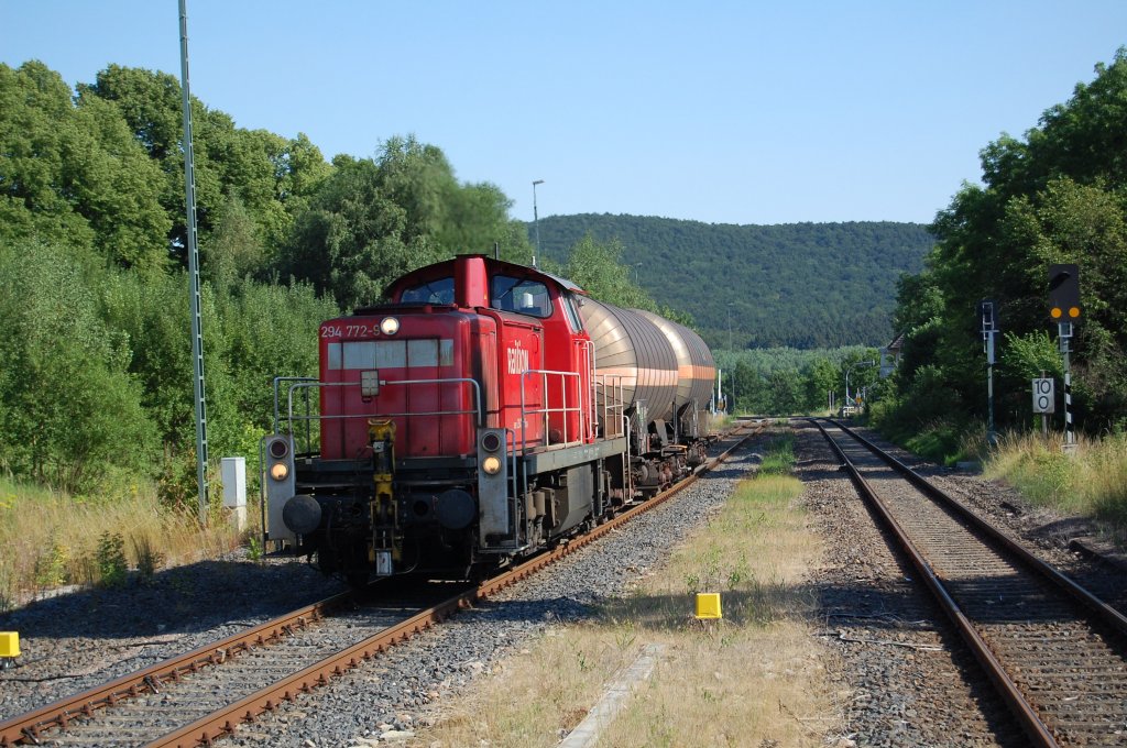 294 772-9 durchfuhr am 20.07.2010 mit FZT 54359 Ottbergen - Paderborn Gbf den Hp Bad Driburg.