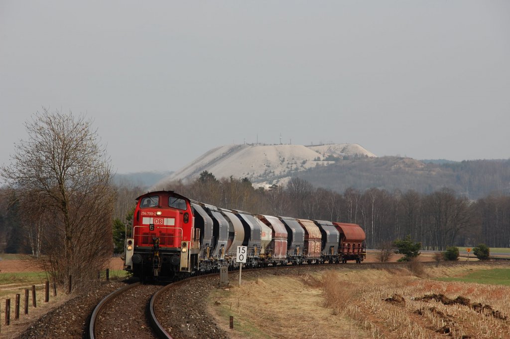 294 799 am 25.03.2011 mit Gterzug bei Hirschau (Strecke Amberg-Schnaittenbach)
