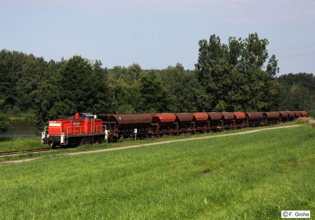 294 816-4 DB Railion Logistics mit leerem Schotterzug Bodenwhr-Nittenau, fotografiert bei Bruck in der Oberpfalz am 22.08.11 