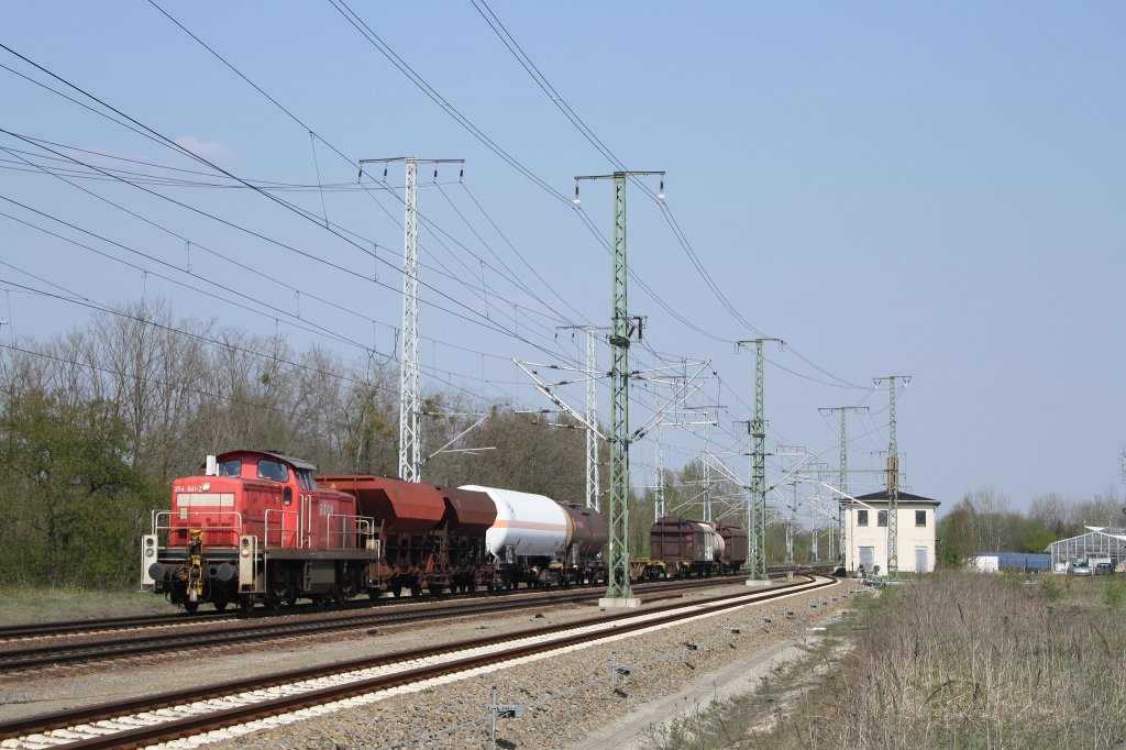 294 841-2 am 19.04.'11 mit der Ruhlander bergabe am Abzweig Brieske
