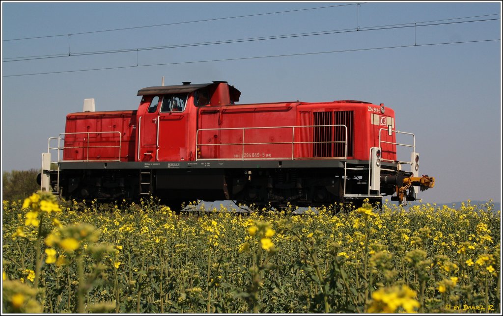 294 849 als Tfzf -> Plattling muss am Roten Signal vor der Einfahrt in Mangolding halten. (19.04.2011)