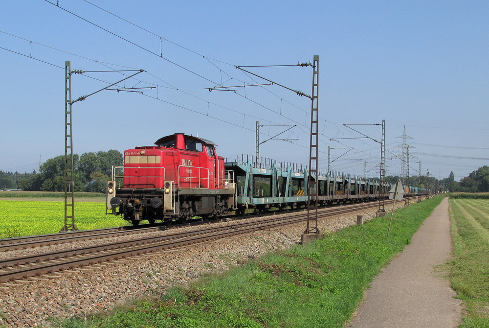 294 877-6 hatte am 20.08.2011 die Aufgabe ein paar leere Autowaggons in Richtung Ettlingen West zu fahren. 