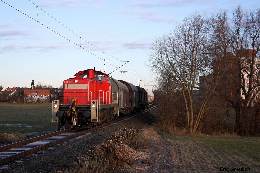294 951 mit dem FZ53734 am 5.3.10 bei Kirchdorf.