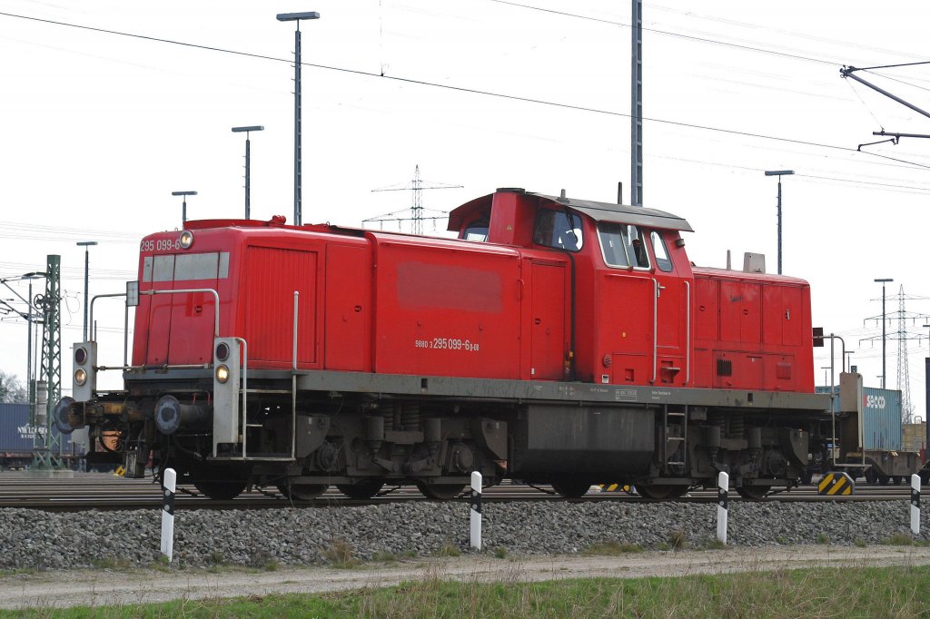 295 099 am 31.3.10 im Gterbahnhof Ale Sderelb