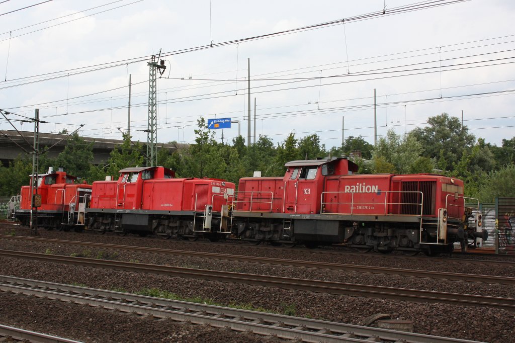 296 028+295 012+363 425 am 31.7.12 als Lokzug in Hamburg-Harburg.