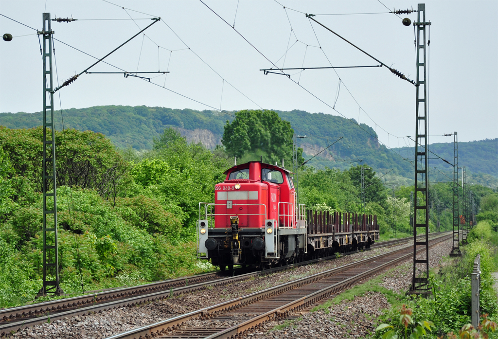 296 040-9 mit Rungenwagen durch Bonn-Beuel - 06.05.2011