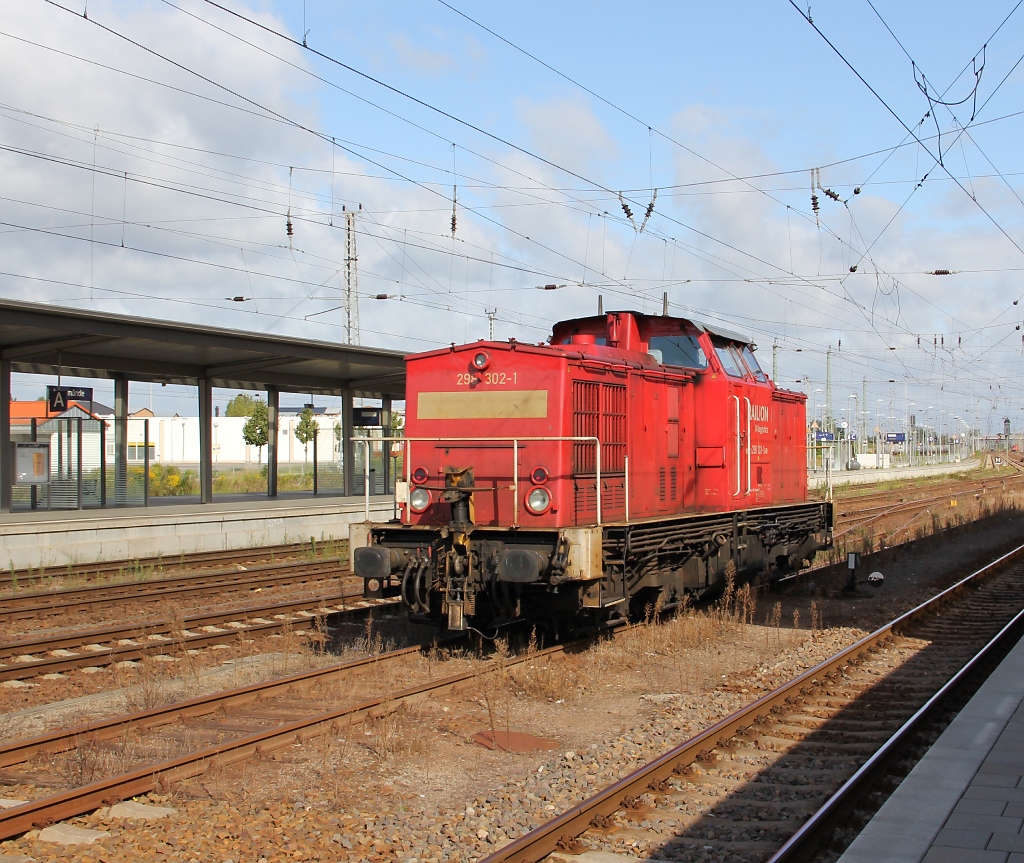 298 302-1 wartet im Bahnhof Angermnde auf ihren nchsten Einsatz.
Aufgenommen am 10.08.2011