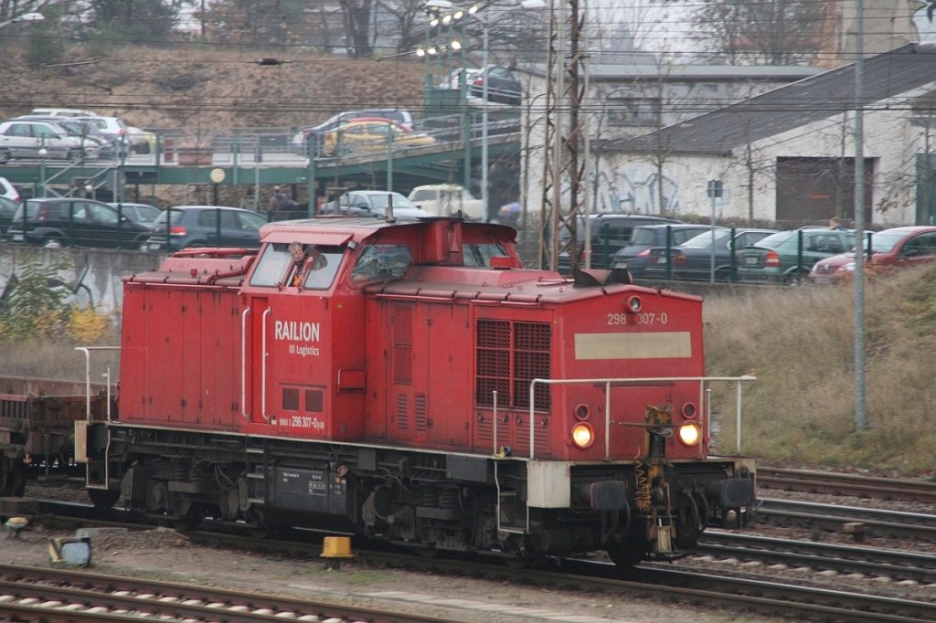 298 307-0 beim rangieren am 16.11.2009 im Bahnhof Eberswalde
