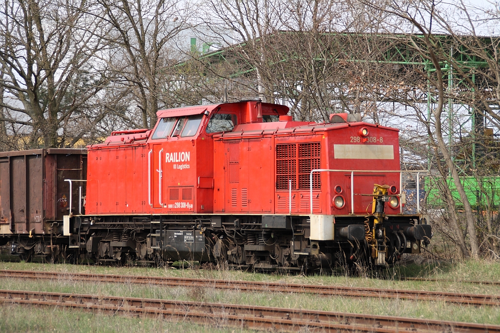 298 308-8 unterwegs auf der Eberswalder Industriebahn mit der bergabe von Theo Steil zum Bhf Eberswalde 15.04.2010