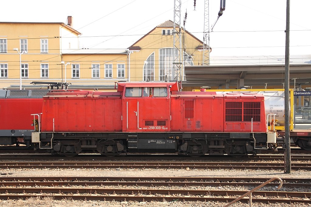 298 309-6 wartet am 18.03.2010 im Bhf Eberswalde auf die Ausfahrt nach Angermnde