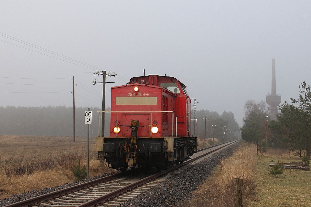 298 309 auf dem Weg nach Milmersdorf am 02.02.2011 in Gtschendorf