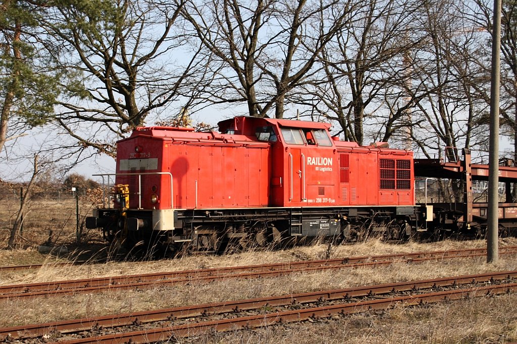 298 317-9 auf der Industriebahn Eberswalde am 18.03.2010 auf dem Weg zu Theo Steil