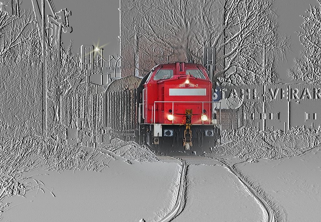 298 318 bringt im noch winterlichen Stralsund einen Holzzug vom Sdhafen hoch zum Rgendammbahnhof am 23.02.2010