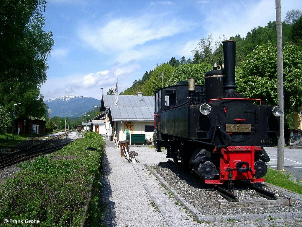 298 55 als Denkmal an der Pinzgaubahn / Krimmler Bahn, KBS 230 Pinzgauer Lokalbahn Zell am See - Krimml, Schmalspurbahn 760 mm, fotografiert im Bhf. Mittersill am 22.05.2005