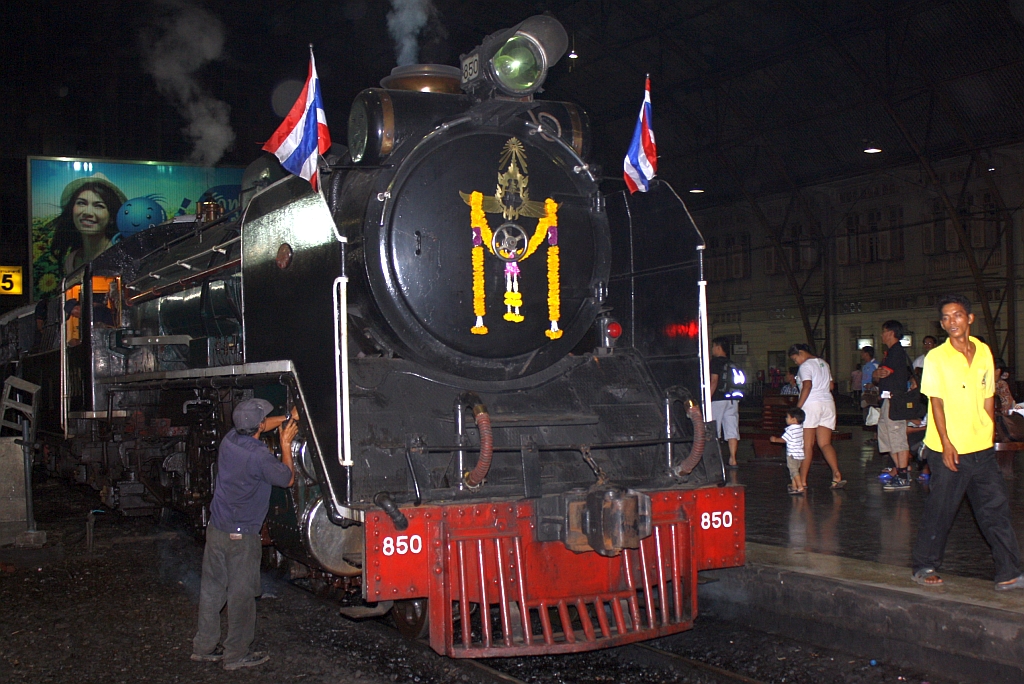 2'C1' h2 850 nach der Ankunft mit Sonderzug 902 im bangkoker Bf. Hua Lamphong am 26.Mrz 2010.