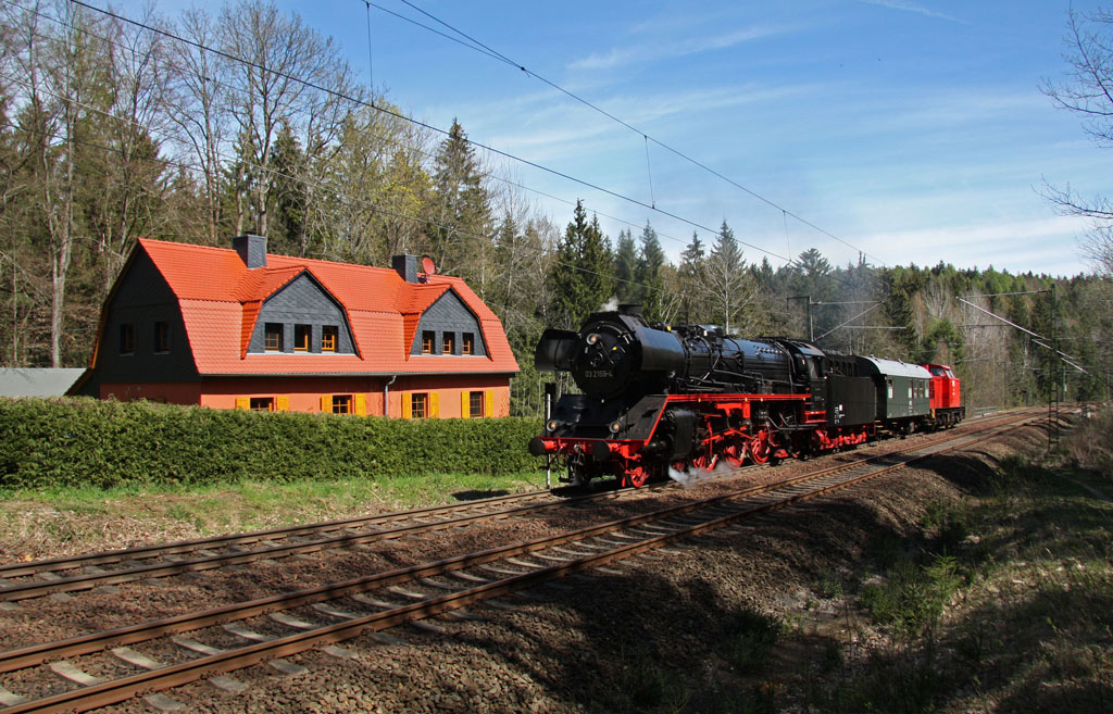 2.Probefahrt der 03 2155-4 im April 2012. Hier an der beliebten Fotostelle am km 20,4 an der Tharandter Rampe.