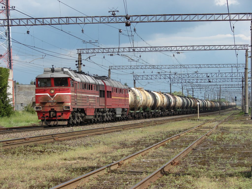 2T3116-1615 mit 62 Waggons Roh�l f�r die Raffinerie in Maardu , Raasiku - 13/06/2007