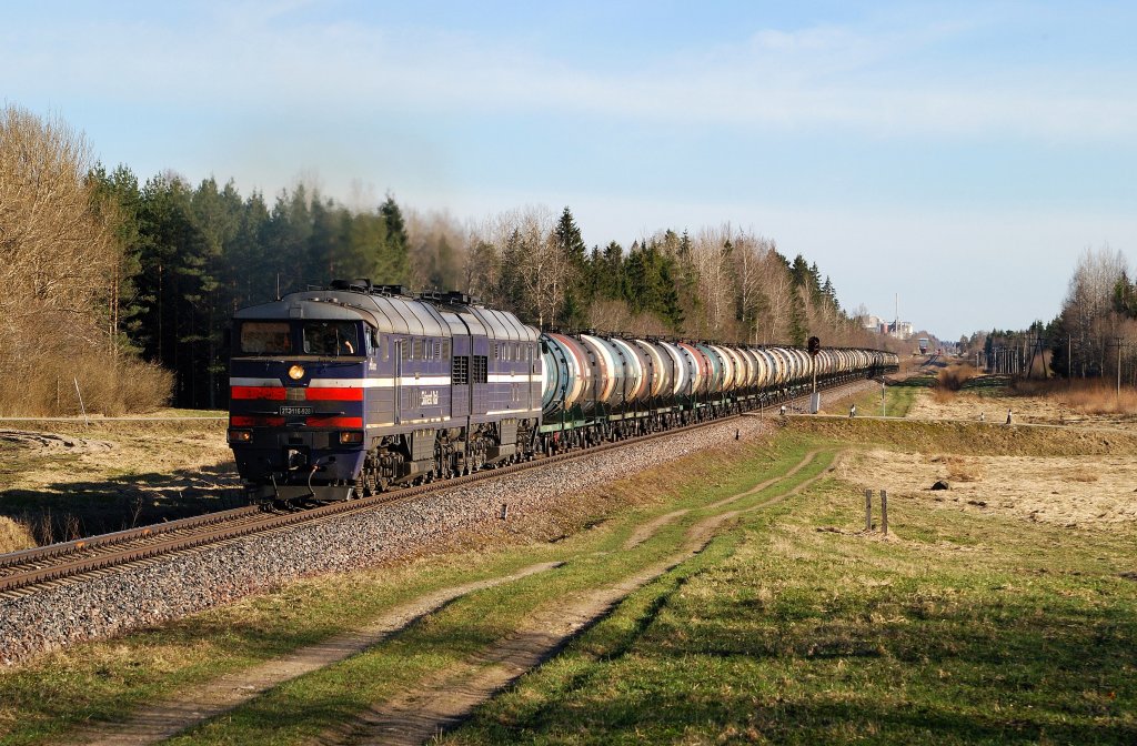 2TE116-928 (Skinest Rail) mit Kesselzug bei Rakke (03.05.2013)