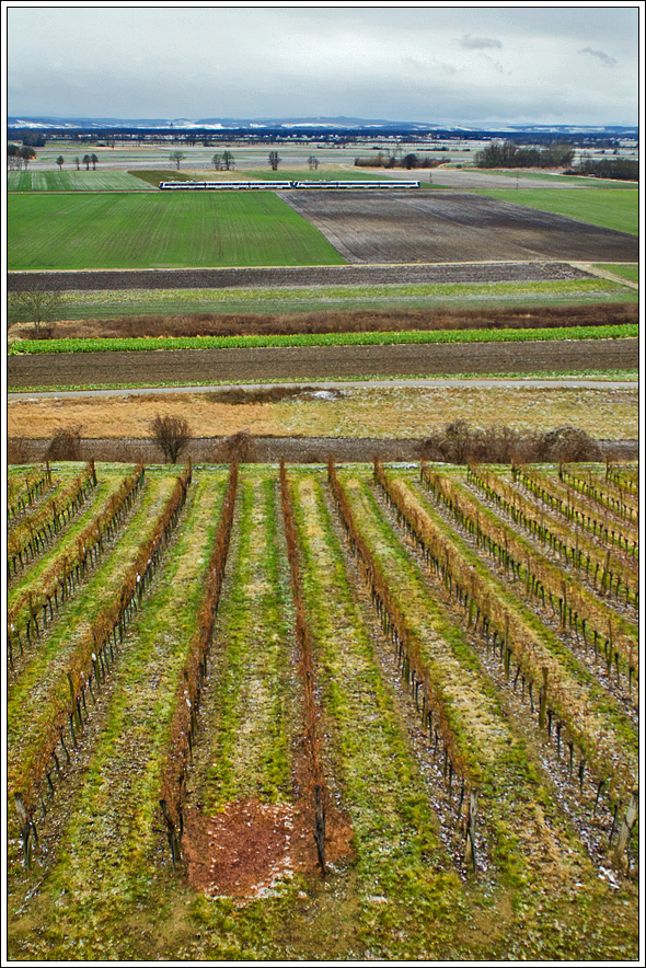 2x 4020 als S3 hat Absdorf-Hippersdorf verlassen und rollt bei Gaisruck durch das Tullnerfeld den Wagram entlang. Gaisruck, 11.1.2013