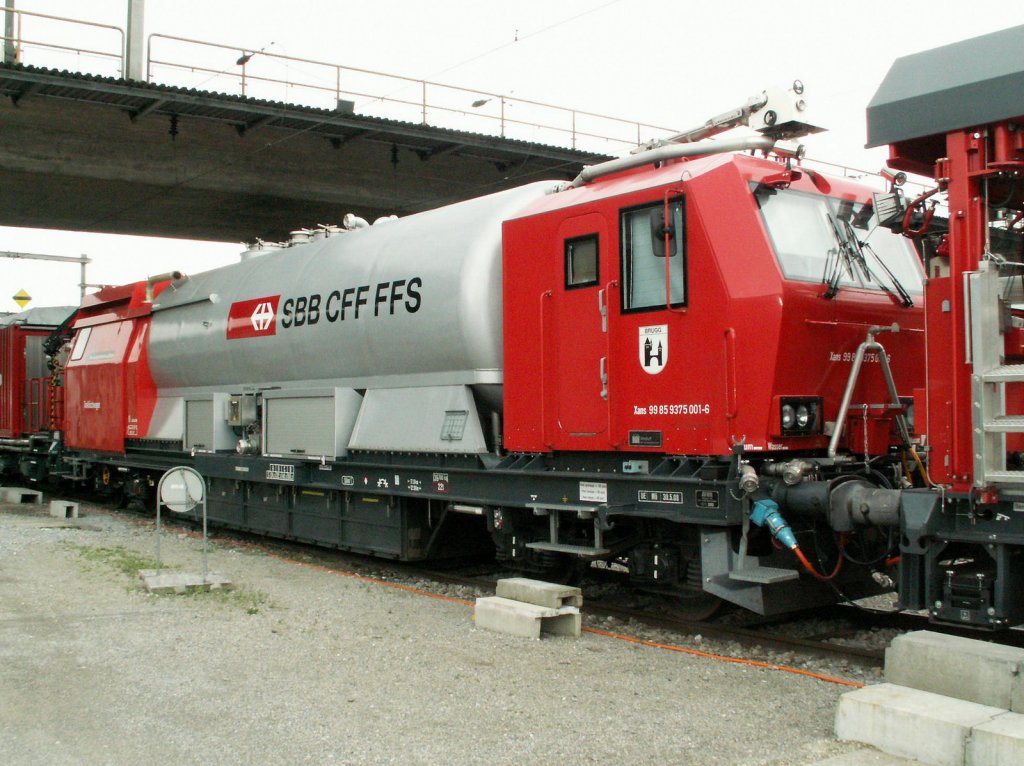 3 teil.Lsch u.Rettungszug der SBB(Windhoff)am 20.06.10 in Brugg/AG.Im Bild das Tanklschfahrzeug.