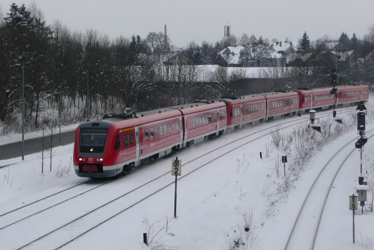 3 unbekannte 612 haben am 13.02.13 ihren Startbahnhof Kempten(Allg)Hbf verlassen und fahren als RE nach Mnchen Hbf.