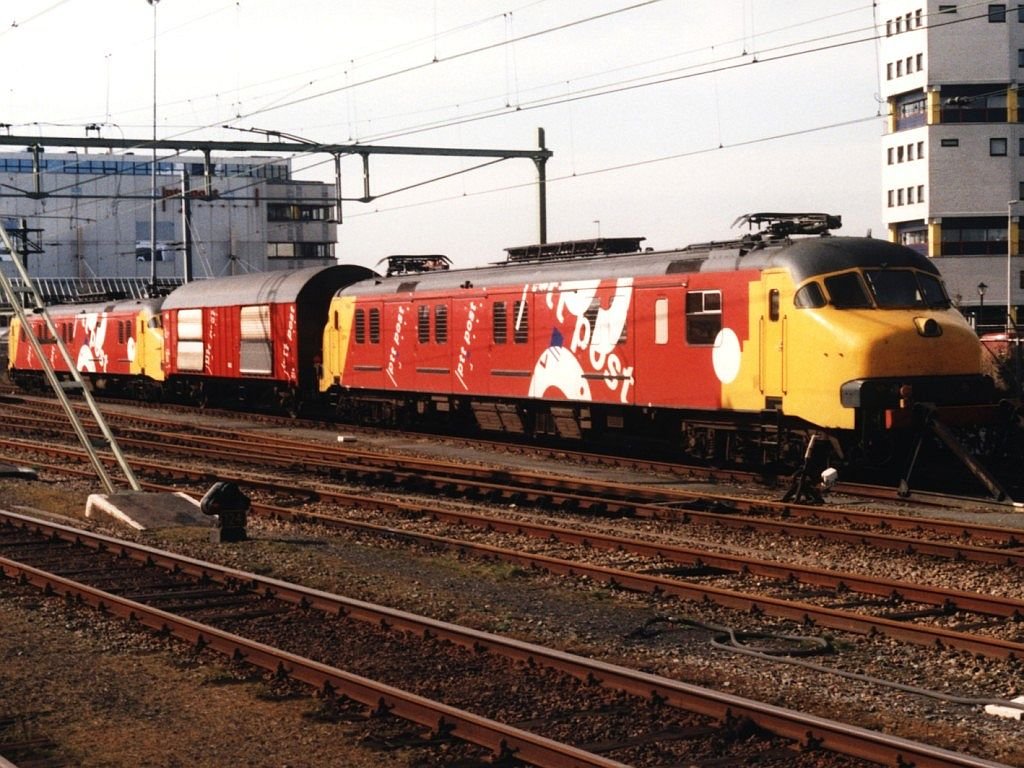 3003 auf Bahnhof Leeuwarden am 17-3-1995. Bild und scan: Date Jan de Vries.