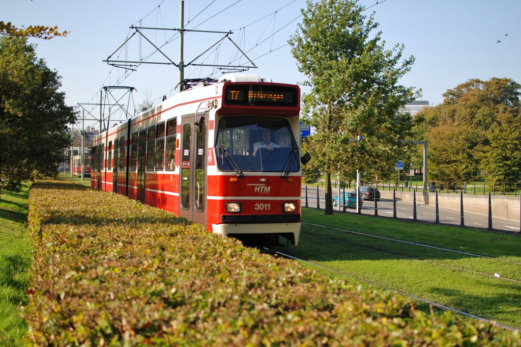 3011 mit HTM Linie 17 nach Wateringen bei durchfahrt am Malieveld !