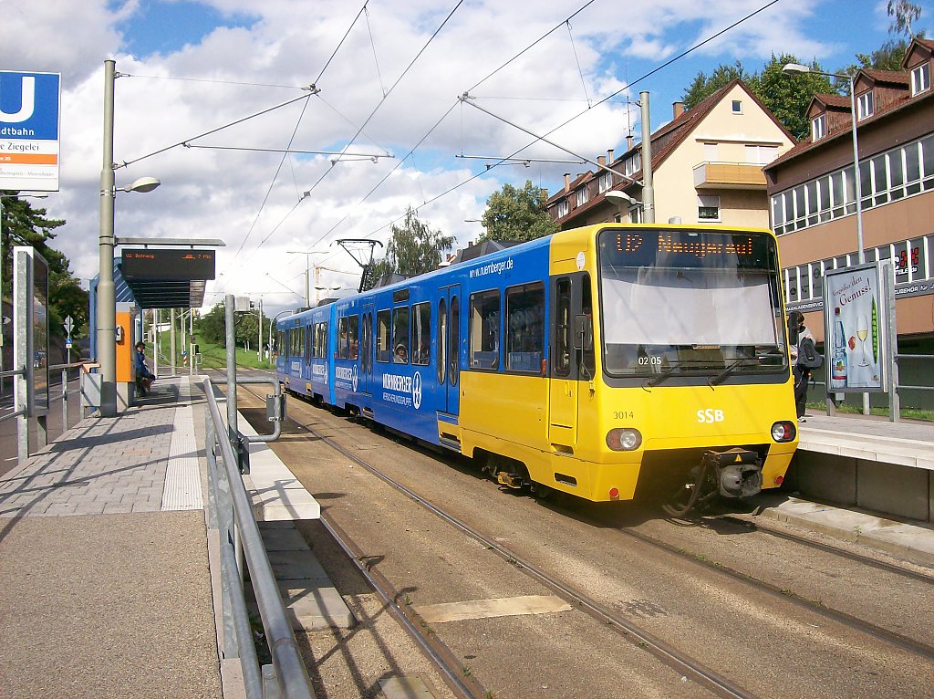 3013/3014 U2 Neugreut bei Halt Obere Zieglei am 08.08.2011! 
(Nrnberger Vischerungen - Werbung.)