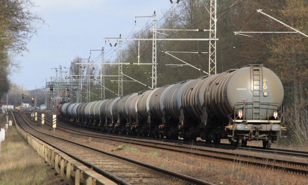 30.3.2012 zwischen Zepernick und Bernau. Hp 0 f�r Kesselzug mit 155 266-0 am Bernauer Einfahrsignal.
