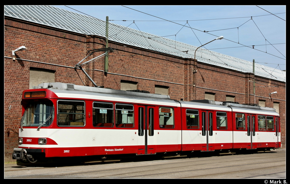 3052 ist vom Typ GT8S der bis Ende des Jahres von D�sseldorfer Gleisen verschwinden soll. Aufgenommen habe ich 3052 am 24.04.10 am Betriebshof am Steinberg. Er war dort abgestellt.