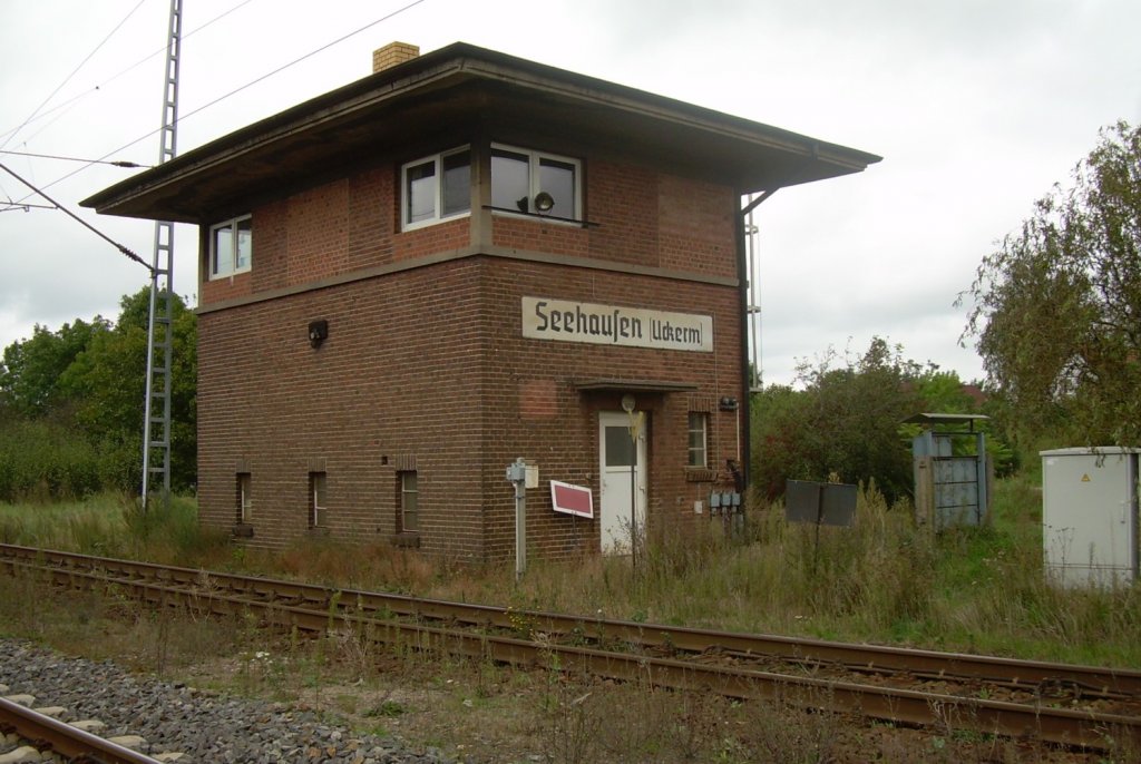 30.9.2009 Seehausen. Fahrdienstleiterstellwerk B1 kurz nach der Inbetriebnahme des Estw Anklam. Inzwischen abgerissen.