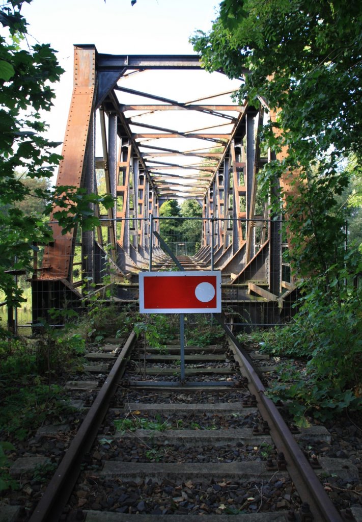 30.9.2012  Strecke Wensickendorf - Liebenwalde. Br�cke �ber den Finowkanal, Blickrichtung Nord.
