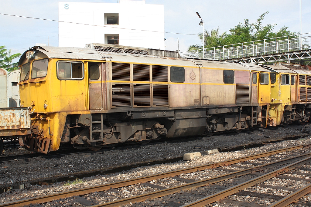 3104 (Krupp, Bj.1969, Fab.Nr. 4993) abgestellt im Depot Hat Yai am 28.Oktober 2010. Zum Aufnahmezeitpunkt waren alle 31xx des Depot Hat Yai wegen Ersatzteilmangels abgestellt bzw. schon ausgemustert.